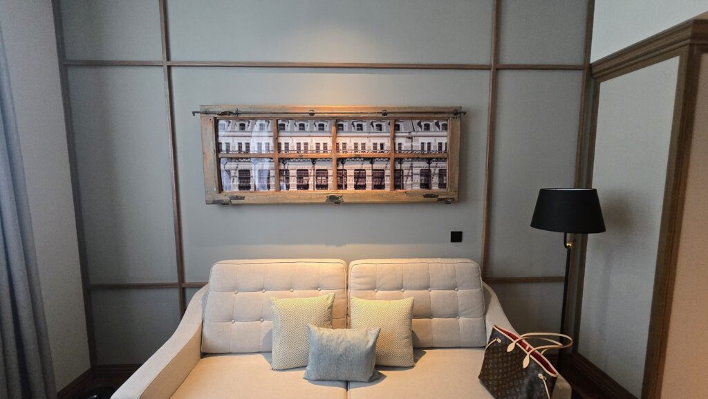 Ventana Habitación Canfranc Estación, a Royal Hideaway Hotel